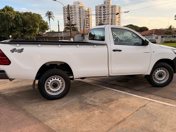 Foto 3 - Toyota Hilux 2.8 Turbo Diesel 4x4 C.S