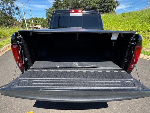 Foto 9 - RAM Classic Laramie Night Edition 5.7 V8 Gasolina 4x4