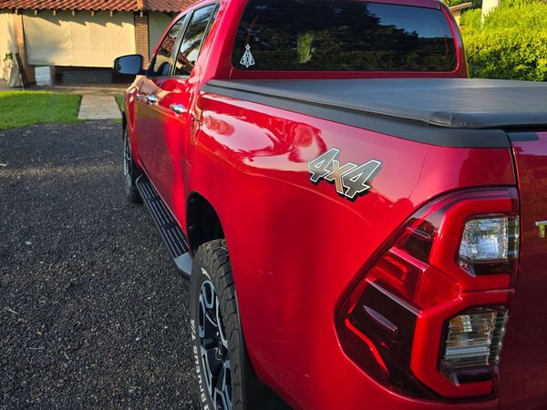 Foto 5 - Toyota Hilux SRX 2.8 Turbo Diesel 4x4