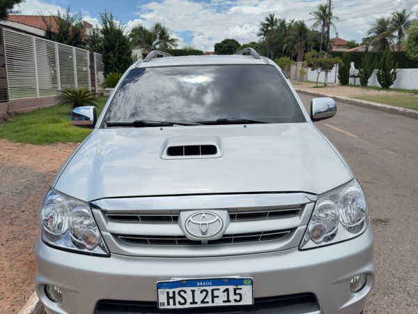 Foto 2 - Toyota Hilux SW4 3.0 Turbo Diesel 4x4
