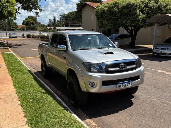 Foto 2 - Toyota Hilux SRV 3.0 Turbo Diesel 4x4
