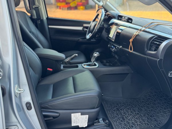 Foto 5 - Toyota Hilux SRX 2.8 Turbo Diesel 4x4
