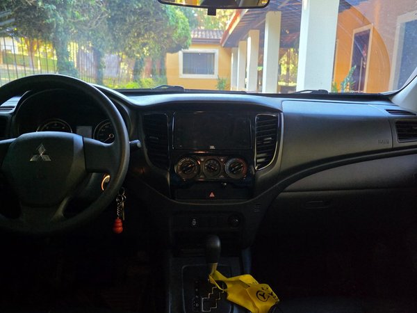 Foto 7 - Mitsubishi L200 Savana GLS 2.4 Turbo Diesel 4x4