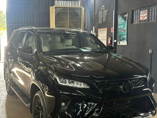 Foto 3 - Toyota Hilux SW4 SRX Diamond 2.8 Turbo Diesel 4x4