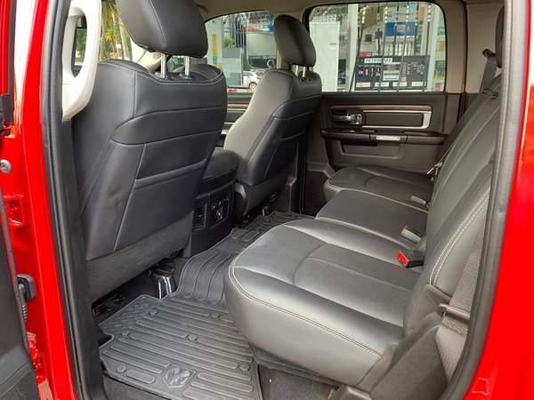 Foto 10 - RAM Classic Laramie Night Edition 5.7 V8 Gasolina 4x4