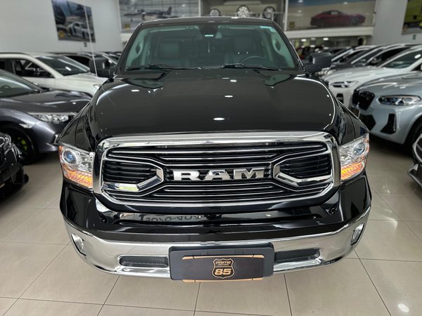 Foto 1 - RAM Classic Laramie 5.7 V8 Gasolina 4x4