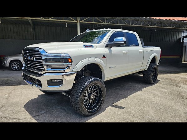 Foto 1 - RAM 3500 Laramie 6.7 Turbo Diesel 4x4