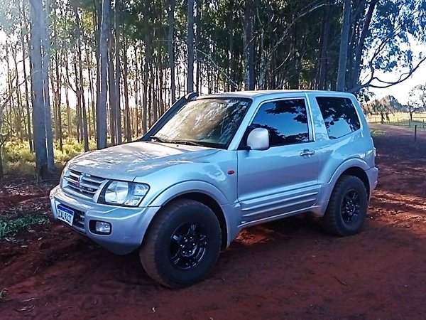 Foto 9 - Mitsubishi Pajero GLS 3.5 V6 Gasolina 4x4