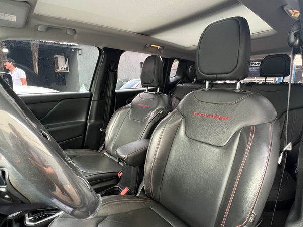 Foto 8 - Jeep Renegade Trailhawk T270 1.3 Flex 4x4
