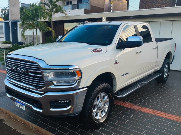 Foto 5 - RAM 3500 Laramie 6.7 Turbo Diesel 4x4