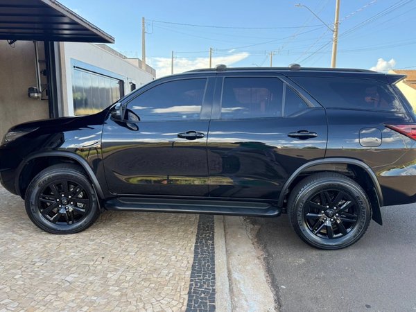 Foto 1 - Toyota Hilux SW4 SRX 2.8 Turbo Diesel 4x4