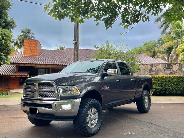 Foto 1 - RAM 2500 Laramie 6.7 Turbo Diesel 4x4