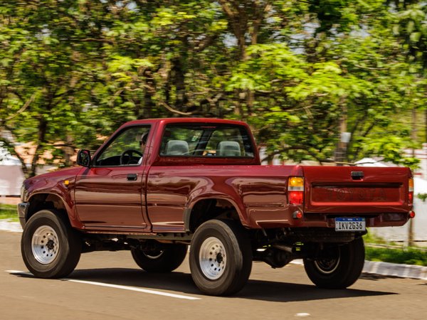 Foto 3 - Toyota Hilux DX 2.7 Gasolina 4x2