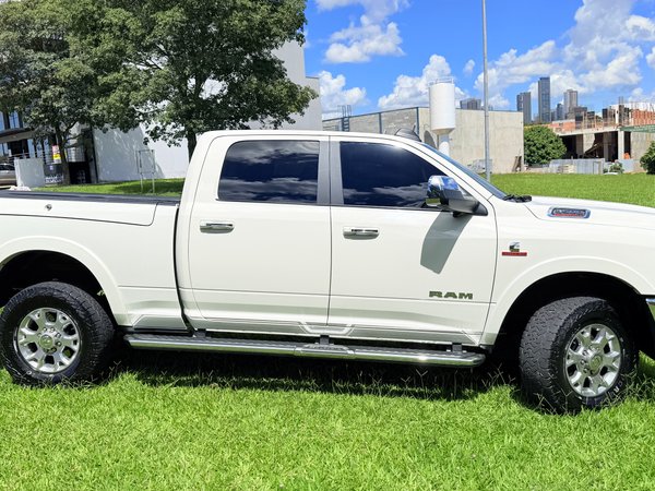 Foto 3 - RAM 3500 Laramie 6.7 Turbo Diesel 4x4