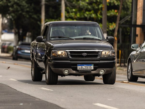 Foto 1 - Ford Ranger STX 4.0 V6 Gasolina 4x2 C.E