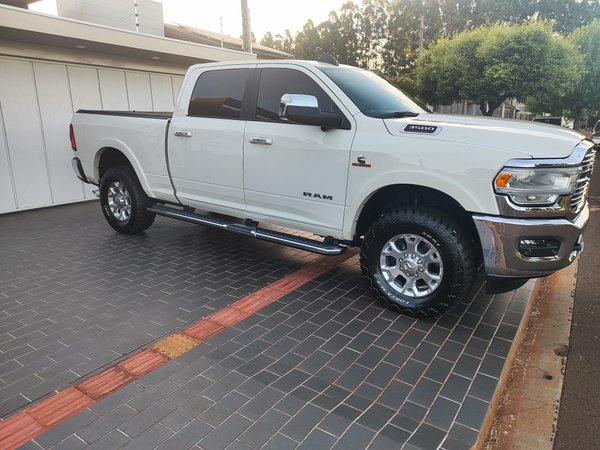 Foto 1 - RAM 3500 Laramie 6.7 Turbo Diesel 4x4