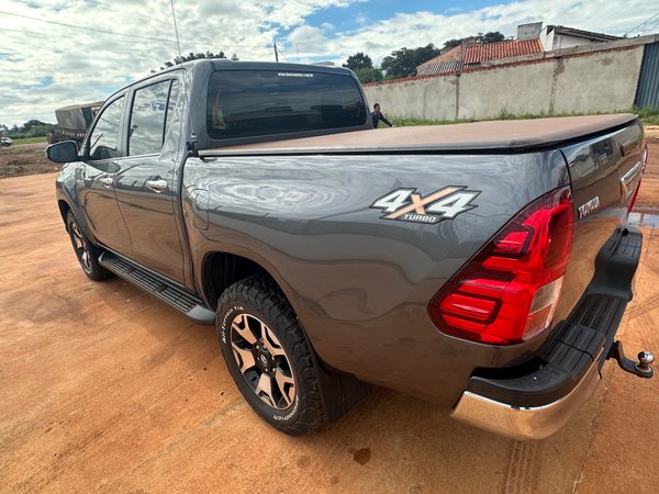 Foto 2 - Toyota Hilux SRX 2.8 Turbo Diesel 4x4