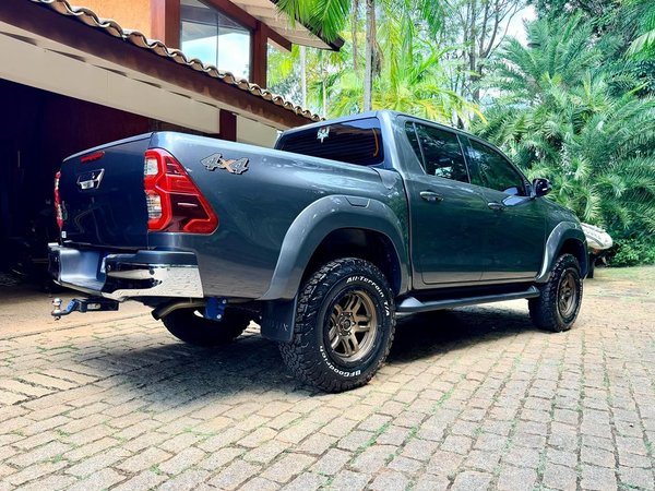 Foto 5 - Toyota Hilux SR 2.8 Turbo Diesel 4x4