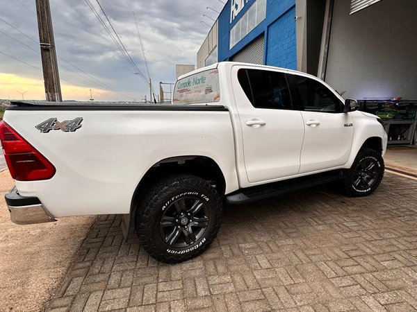 Foto 4 - Toyota Hilux SR 2.8 Turbo Diesel 4x4