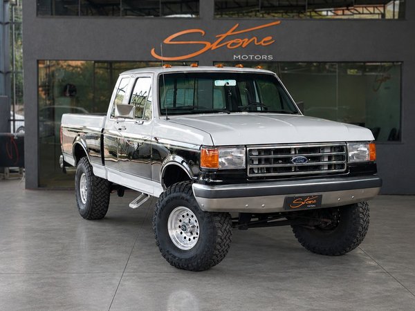 Foto 1 - Ford F1000 Super 3.9 Diesel C.S