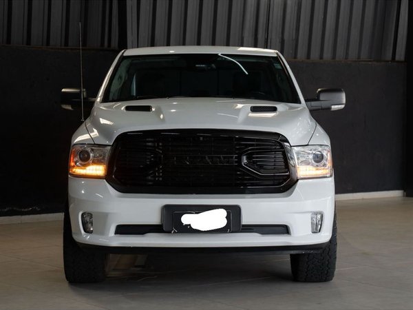 Foto 1 - RAM Classic Laramie Night Edition 5.7 V8 Gasolina 4x4