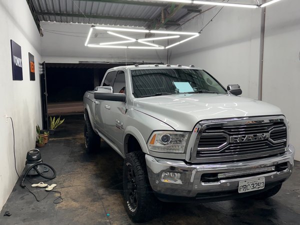 Foto 1 - RAM 2500 Laramie 6.7 Turbo Diesel 4x4