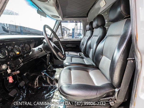 Foto 5 - Ford F1000 3.9 Diesel