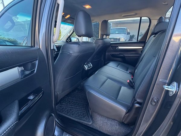 Foto 7 - Toyota Hilux SRX 2.8 Turbo Diesel 4x4