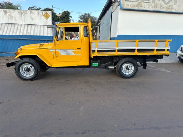 Foto 3 - Toyota Bandeirantes Pick-up C.D 4p.