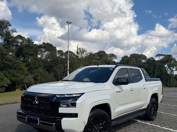 Foto 2 - Mitsubishi Triton Katana 2.4 Bi-Turbo Diesel 4x4