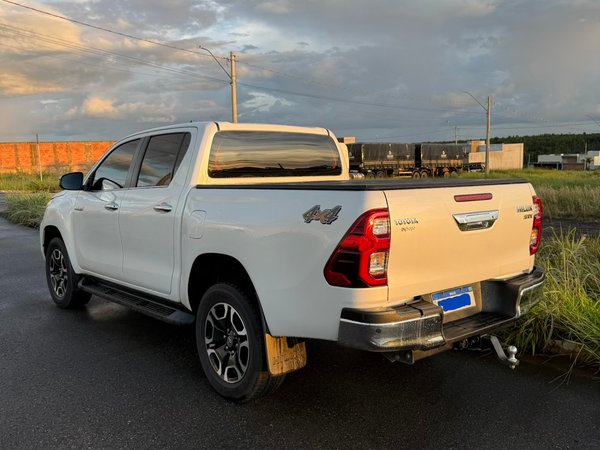 Foto 2 - Toyota Hilux SRX 2.8 Turbo Diesel 4x4