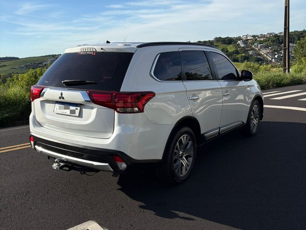 Foto 3 - Mitsubishi Outlander 2.2 16v 4WD