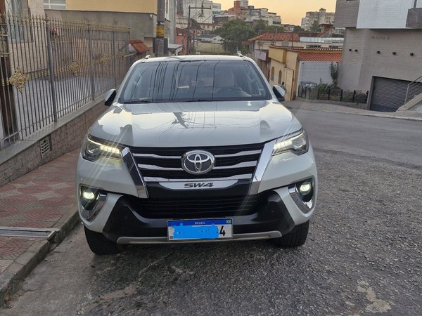Foto 2 - Toyota Hilux SW4 Diamond D4-D 2.8 Turbo Diesel 4x4