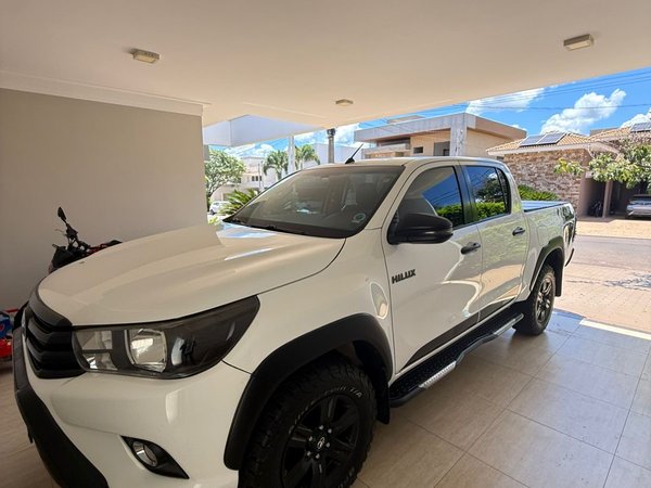 Foto 2 - Toyota Hilux SR Challenge 2.8 Turbo Diesel 4x4