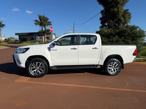 Foto 2 - Toyota Hilux SR 2.8 Turbo Diesel 4x4