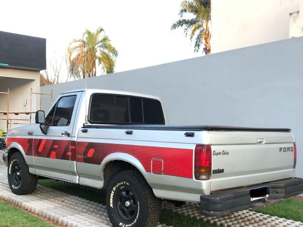 Foto 2 - Ford F1000 XLT 2.5 Turbo Diesel 4x2 C.S