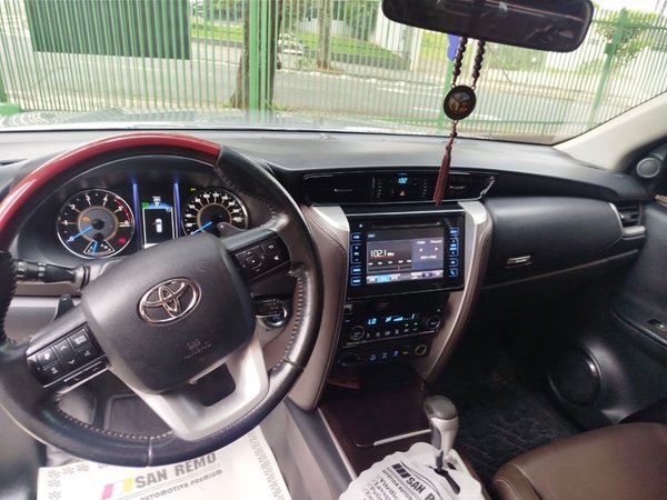 Foto 5 - Toyota Hilux 2.8 Turbo Diesel 4x4 C.S