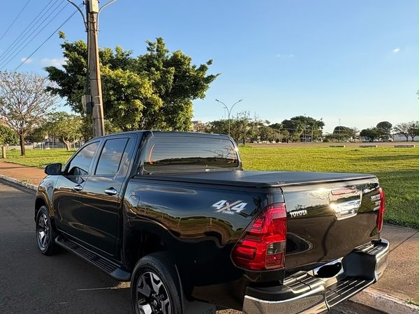 Foto 5 - Toyota Hilux SRX 2.8 Turbo Diesel 4x4