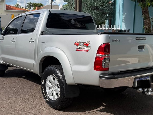 Foto 3 - Toyota Hilux SR 3.0 Turbo Diesel 4x4