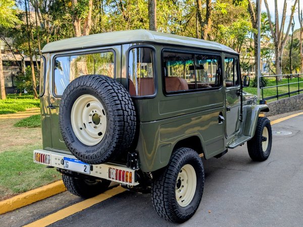 Foto 3 - Toyota Bandeirantes Jipe
