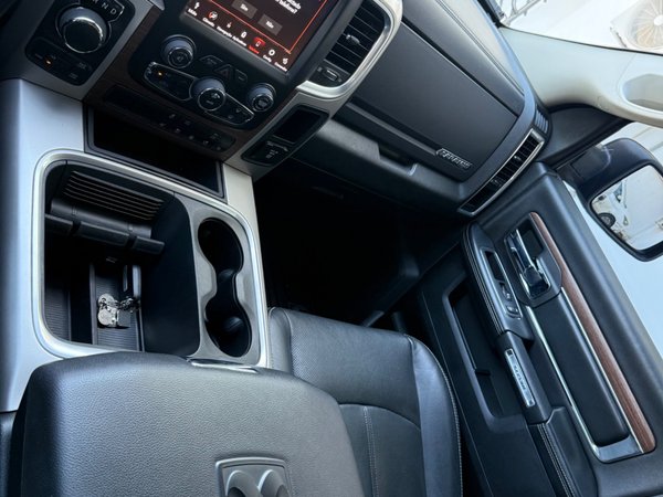 Foto 8 - RAM Classic Laramie Night Edition 5.7 V8 Gasolina 4x4