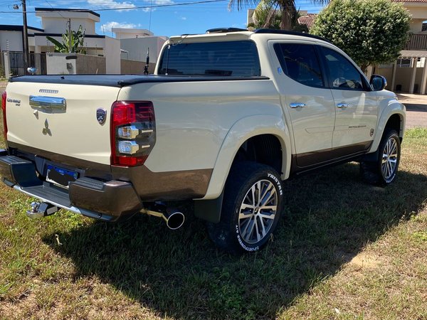 Foto 4 - Mitsubishi L200 Triton Sport HPE-S Terra 2.4 Turbo Diesel 4x4