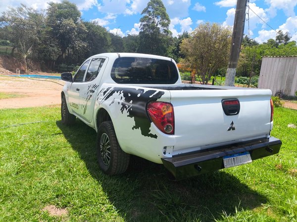 Foto 3 - Mitsubishi L200 Triton GL 3.2 Turbo Diesel 4x4