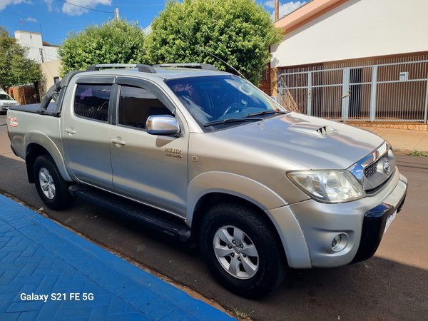 Foto 1 - Toyota Hilux SRV 3.0 Turbo Diesel 4x4