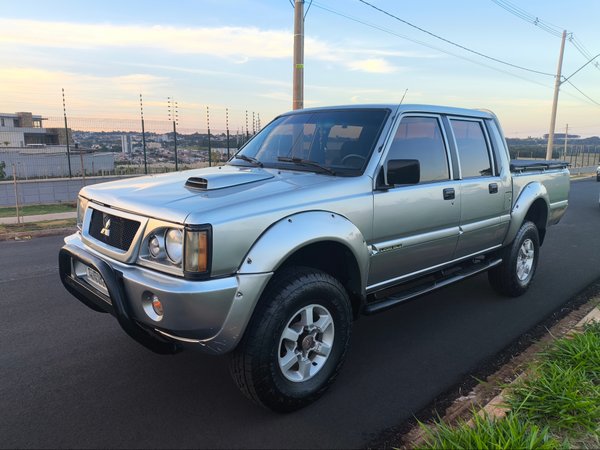 Foto 1 - Mitsubishi L200 GLS 2.5 Turbo Diesel 4x4