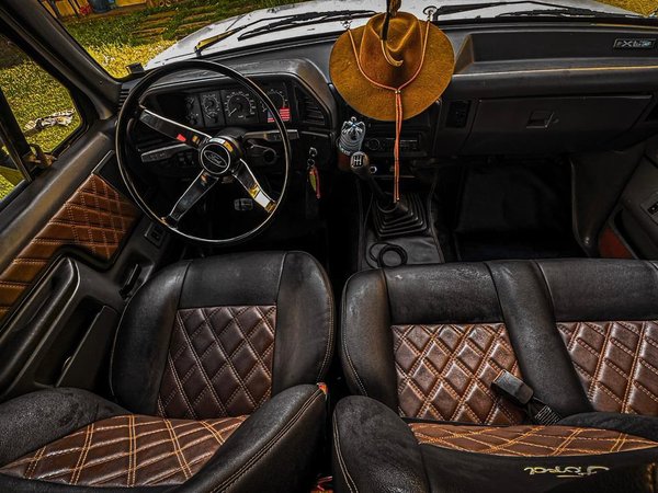 Foto 5 - Ford F1000 XLT 2.5 Turbo Diesel 4x2 C.S