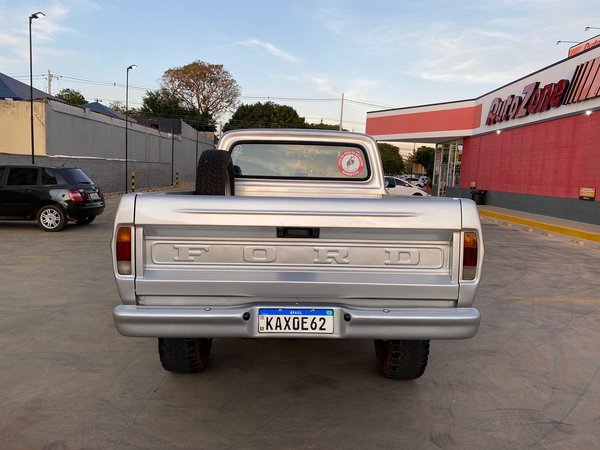 Foto 2 - Ford F1000 3.9 Diesel