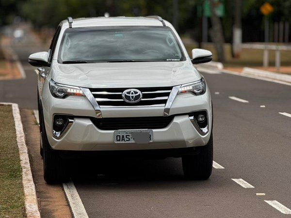 Foto 2 - Toyota Hilux SW4 SRX 2.8 Turbo Diesel 4x4