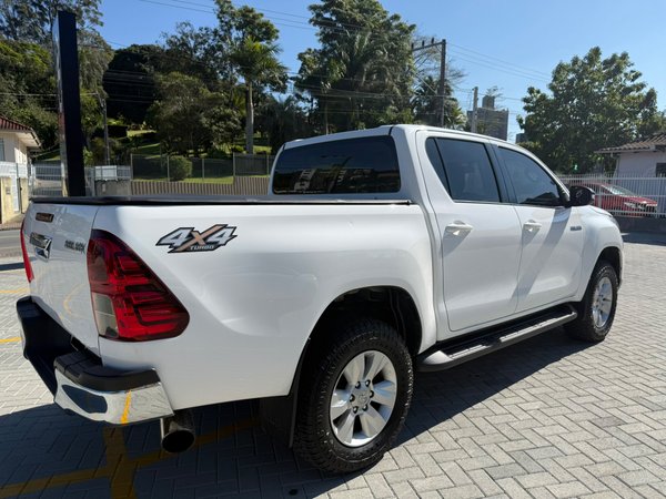 Foto 4 - Toyota Hilux SR 2.8 Turbo Diesel 4x4