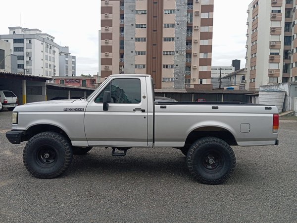 Foto 2 - Ford F1000 Super Série 3.9 Turbo Diesel 4x4 C.S